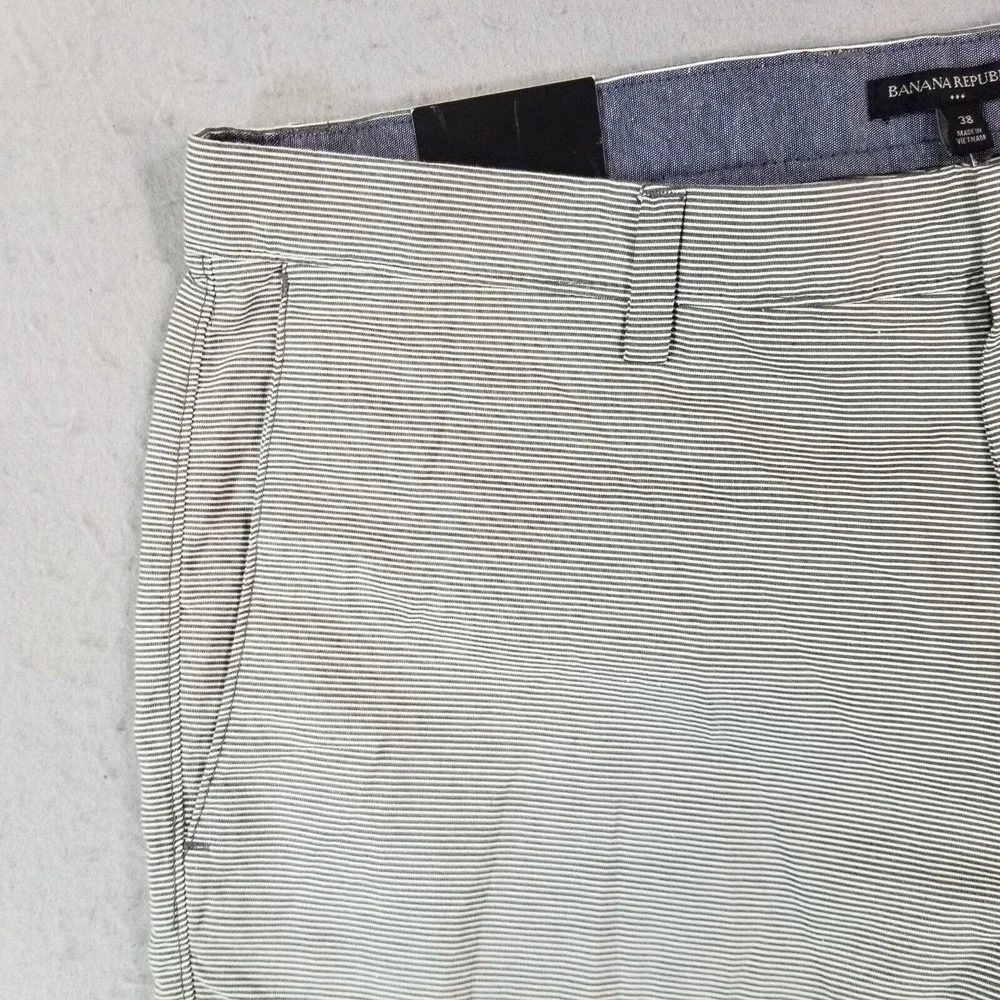 Banana Republic City short shorts men's 38 x 10 white striped cotton Bermuda NEW
